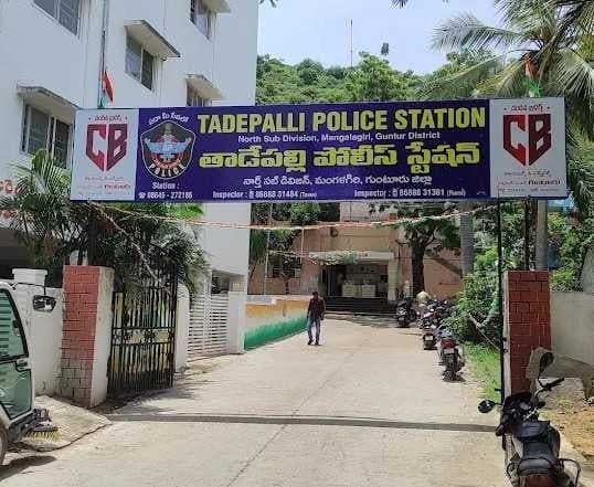 ఉండవల్లిలో వివాహిత అనుమానాస్పద మృతి - Udayam