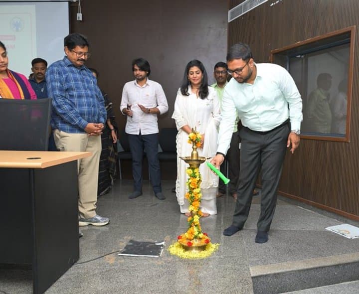 సూర్యాపేట మహిళలు కోటీశ్వరులుగా ఎదగాలి: కలెక్టర్ - gallery image 2