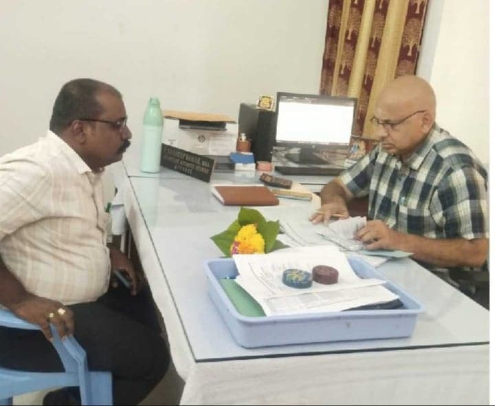 పిడుగురాళ్ల ERO కార్యాలయంలో తనిఖీలు - Udayam