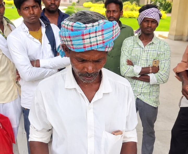 ఇళ్ల కోసం ఆదివాసీల ఆవేదన - Udayam