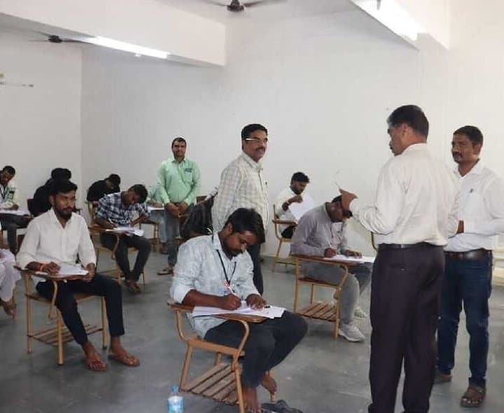 తెలంగాణ యూనివర్సిటీలో బీటెక్ సెమిస్టర్ పరీక్షలు ప్రారంభం - Udayam Digital