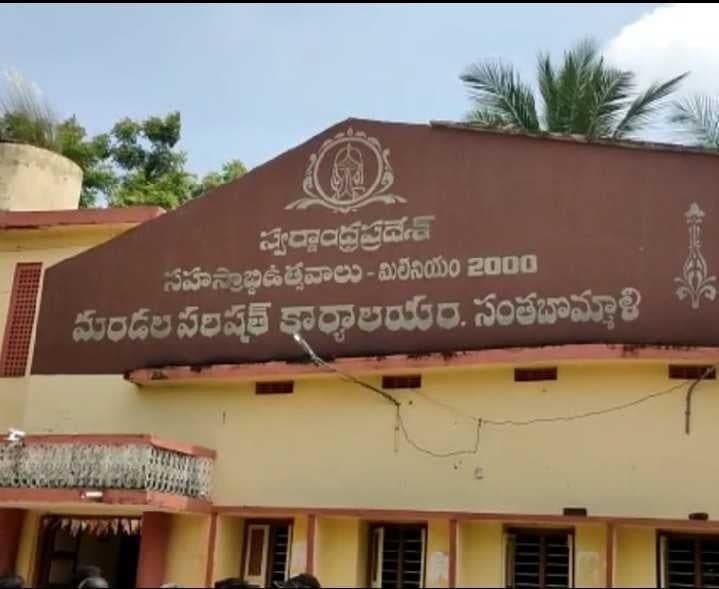 సంతబొమ్మాళిలో ఒకే ఇంటిపేరుతో అభ్యర్థులు - Udayam