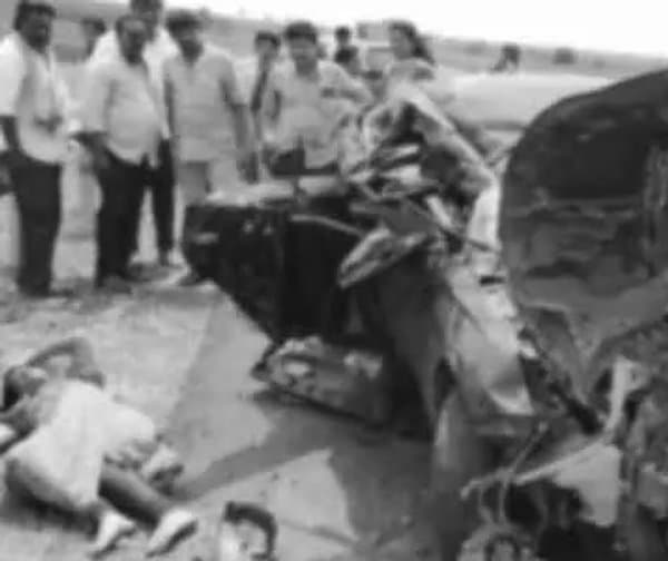 హైవేపై పల్టీ కొట్టిన కారు.. కానిస్టేబుల్ మృతి..! - Udayam Digital