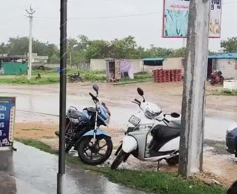 పొన్నలూరు మండలంలో మొదలైన వర్షాలు - Udayam