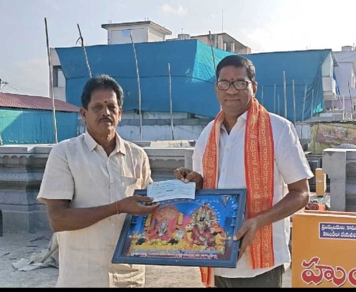 మురమళ్ల ఆలయానికి రూ.3 లక్షల విరాళం - Udayam