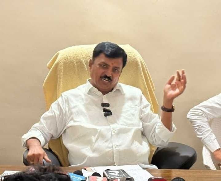 ప్రభుత్వ పాఠశాలలకు రూ.6 కోట్ల నాబార్డ్ నిధులు - Udayam