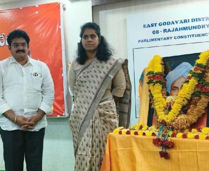 గురజాడ జయంతి.. కలెక్టర్ నివాళులు - Udayam