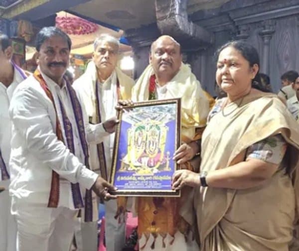శ్రీ లక్ష్మీ తిరుపతమ్మ అమ్మవారిని దర్శించుకున్న స్పీకర్ అయ్యన్నపాత్రుడు - Udayam Digital
