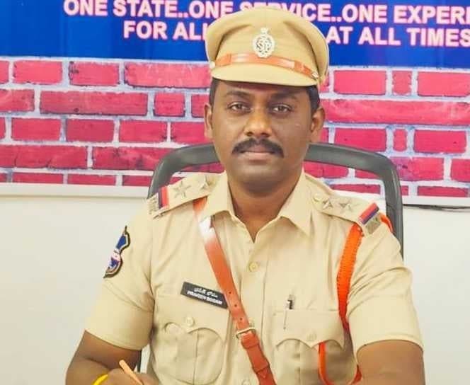 వర్ధన్నపేట ఎస్సైగా ప్రవీణ్ బాధ్యతల స్వీకరణ - Udayam