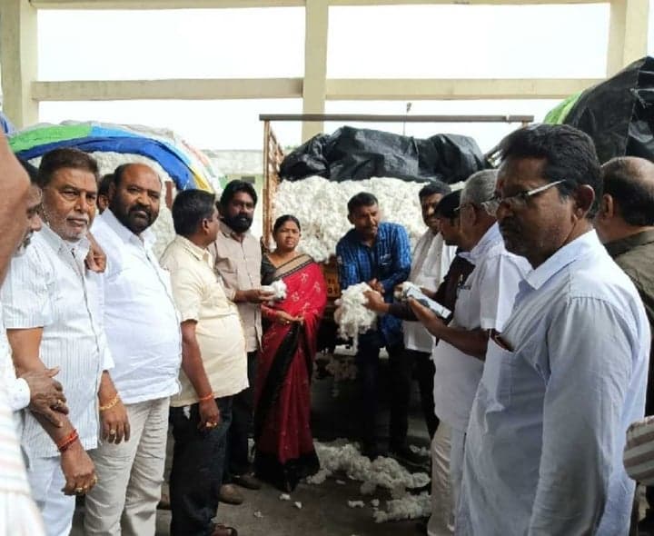 జమ్మికుంట మార్కెట్లో పత్తి ధరలు - Udayam
