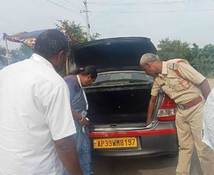 స్వర్ణ చెక్పోస్టు వద్ద వాహన తనిఖీలు - Udayam
