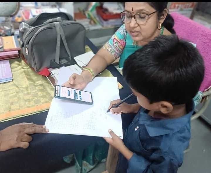 చక్రియాల్లో పాఠశాలను తనిఖీ చేసిన ఎంఈవో - Udayam