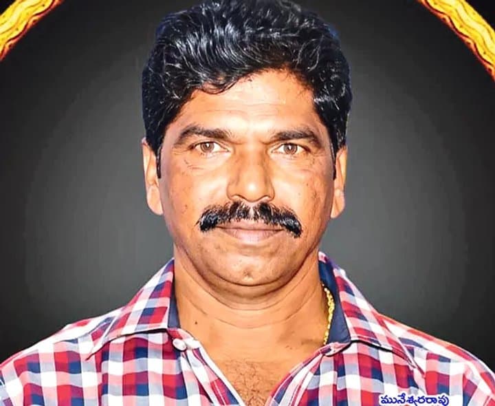 బైక్ ఢీకొని వైకాపా కార్యకర్త మృతి..! - Udayam Digital