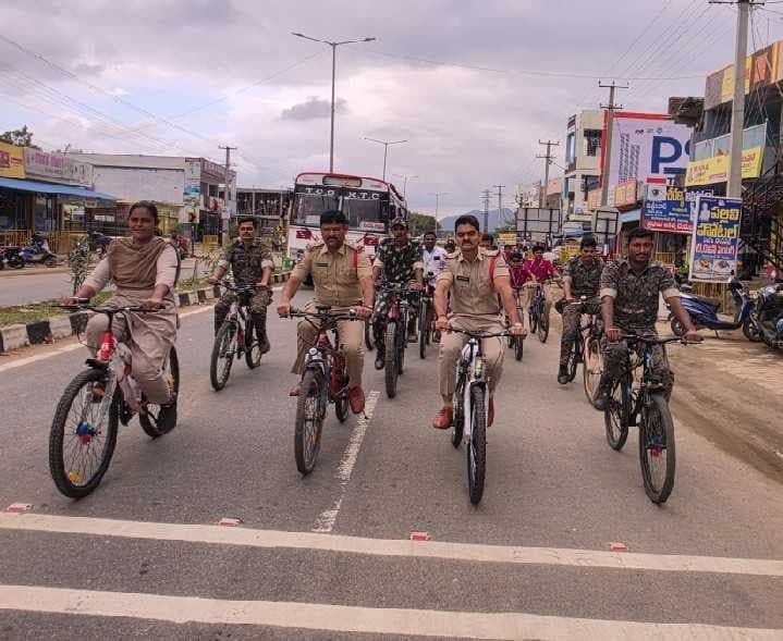 గూడూరులో పోలీసుల సైకిల్ ర్యాలీ - Udayam