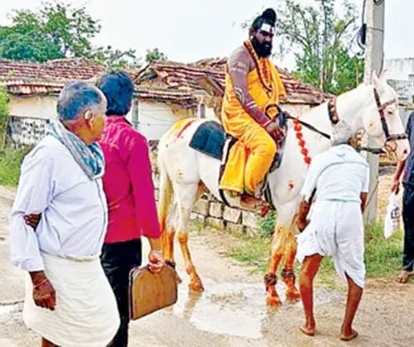 నమ్మించి మోసం చేస్తున్న నకిలీ 'గురువు' ముఠా - Udayam Digital