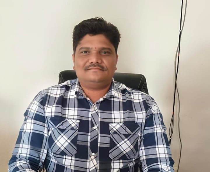 రెవెన్యూ సమస్యలకు దళారుల అవసరం లేదు: తహశీల్దార్ - Udayam