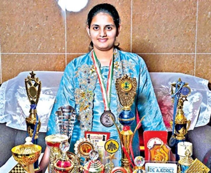 గుంటూరు నిహారికకు డబ్ల్యూఐఎం నార్మ్లు
