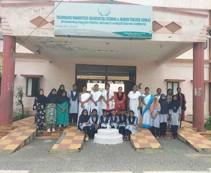 కామారెడ్డిలో 21 మంది బాలికలకు హెచ్పీవీ టీకాలు