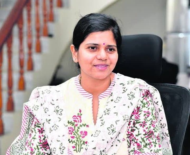 కలెక్టర్ సెలవుతో ఇన్ఛార్జి కోసం ఎదురుచూపులు - Udayam Digital