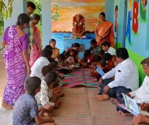 వేముల పాఠశాలలో చిన్నారులకు అక్షరాభ్యాసం