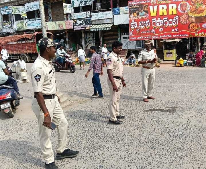 టంగుటూరులో ట్రాఫిక్పై చర్యలు - Udayam