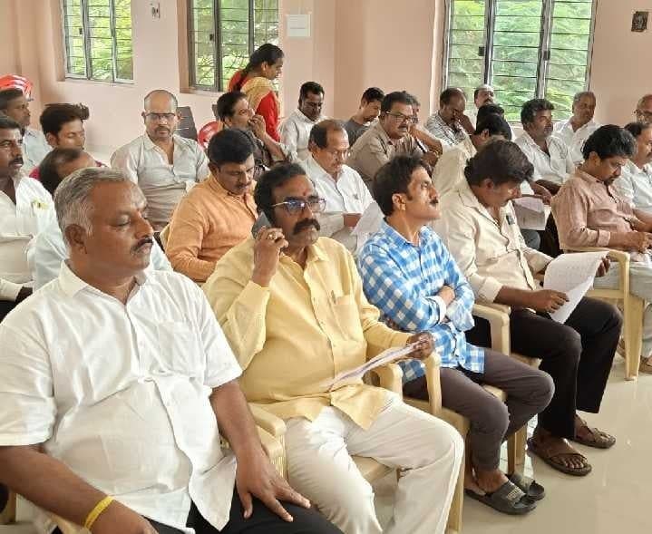 వాల్మీకిపురంలో పోలింగ్ కేంద్రాలపై భేటీ - Udayam