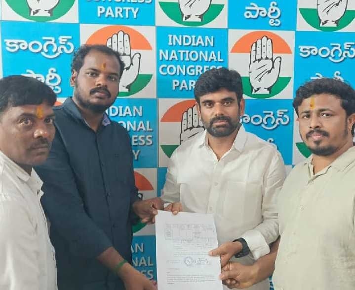 కదిరిలో కాంగ్రెస్ అభ్యర్థులకు B-ఫారాలు - Udayam