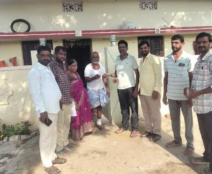బండకాడిపల్లిలో స్మార్ట్ రేషన్ కార్డుల పంపిణీ - Udayam