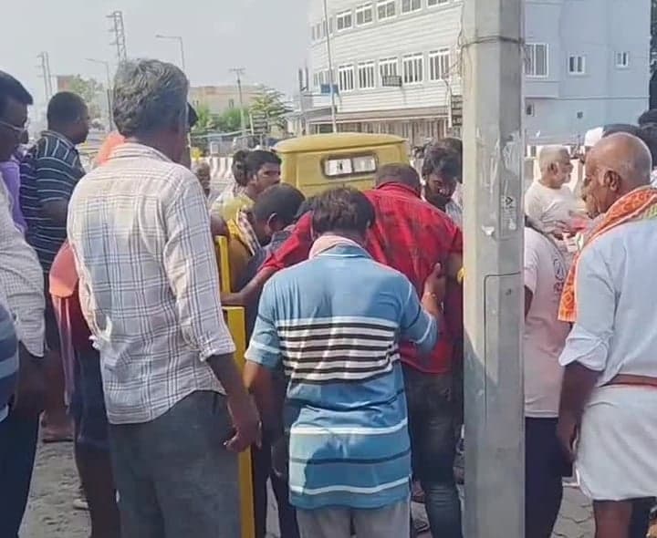 కంభంలో రోడ్డు ప్రమాదం.. ఇద్దరికి గాయాలు - Udayam