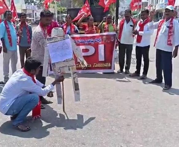 జంతర్ మంతర్ పునరుద్ధరణకు సీపీఐ నిరసన - Udayam