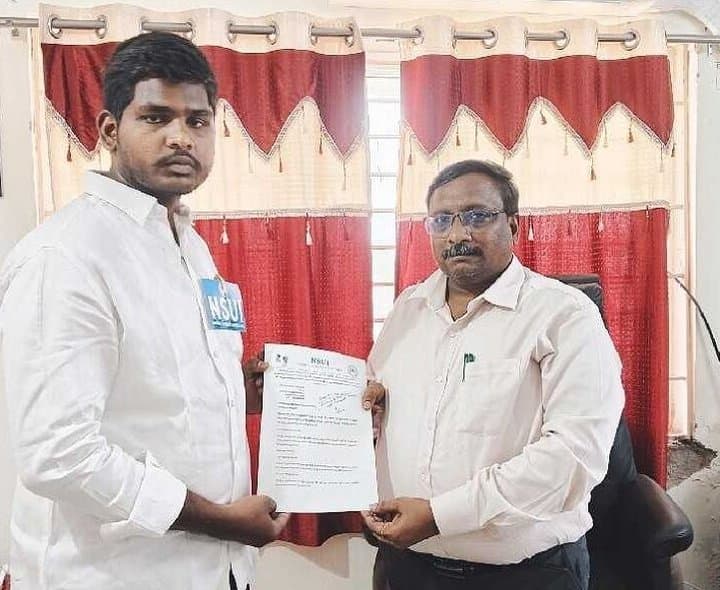 ప్రైవేట్ పాఠశాలపై డీఈవోకు ఫిర్యాదు - Udayam Digital