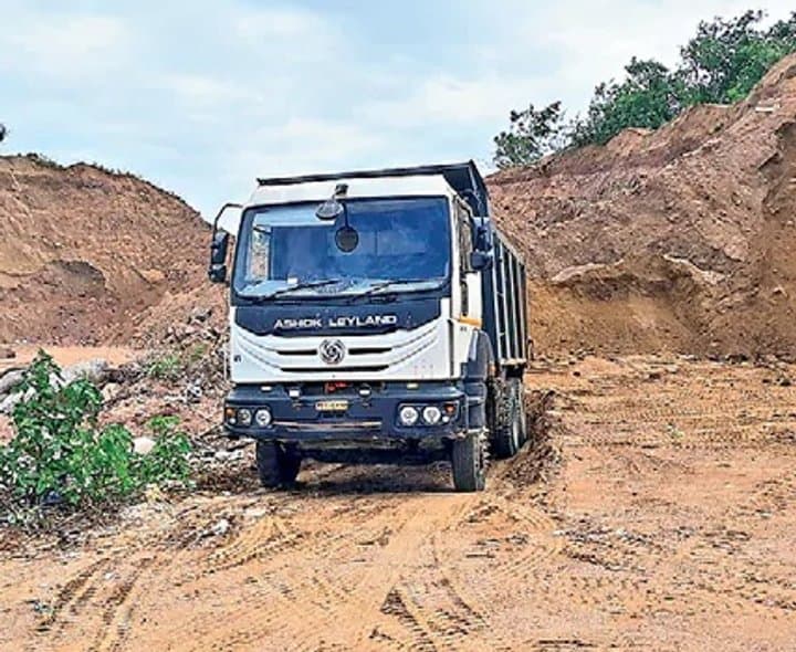 ఎస్సారెస్పీ కాలువ మట్టి లూటీ - Udayam Digital