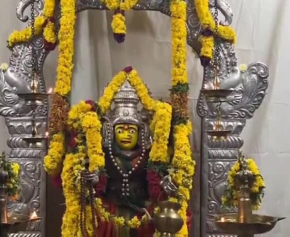 బ్రహ్మచారిణి అలంకరణలో భ్రమరాంబికా దేవి - Udayam