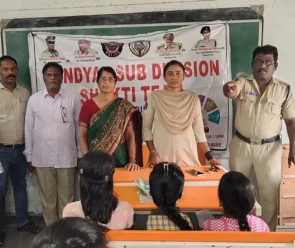 సైబర్ భద్రతపై నంద్యాల శక్తి టీం అవగాహన - Udayam Digital