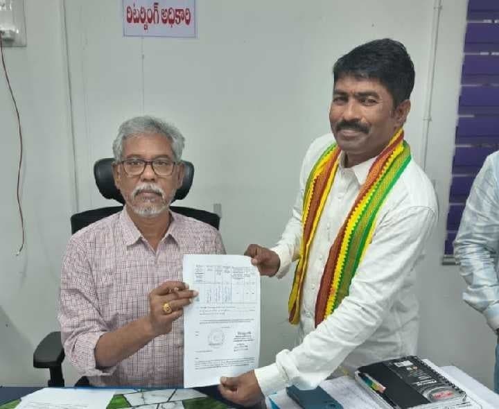 బొబ్బిలి టీడీపీ అభ్యర్థికి బీ ఫారం అందజేత - Udayam