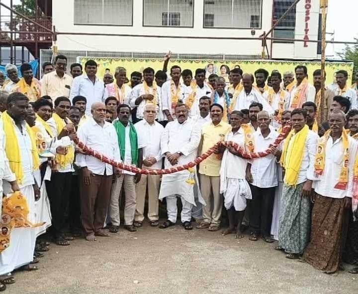 డోన్లో టీడీపీలోకి వైసీపీ నేతలు - Udayam
