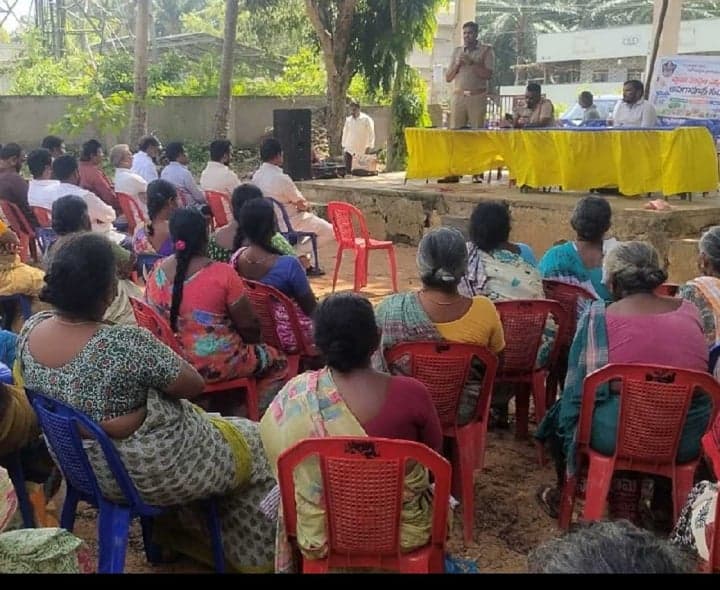 జి.కొత్తపల్లిలో పోలీసుల ఎన్నికల అవగాహన సదస్సు - Udayam