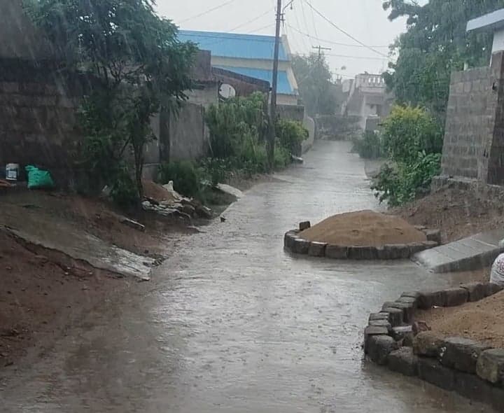 బయ్యారంలో వర్షం.. రైతుల్లో ఆనందం - Udayam