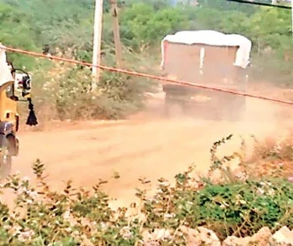 దారి మళ్లిస్తూ దందా చేస్తూ