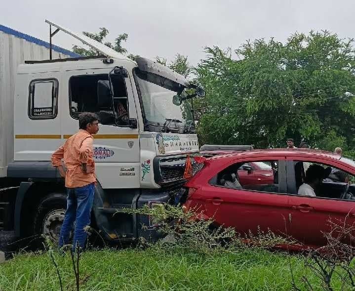 ఇబ్రహీంపట్నంలో తృటిలో తప్పిన ప్రమాదం - Udayam