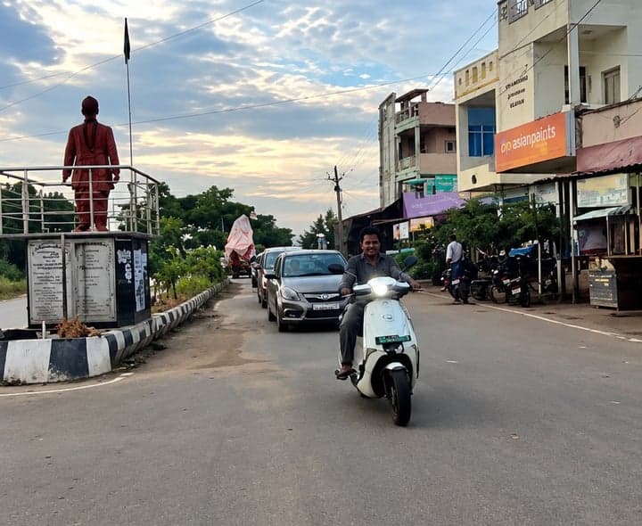 కార్లతో గణేష్ ఆగమన్ - Udayam