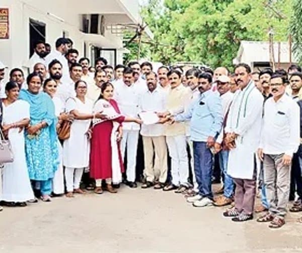 హనుమకొండ డీఎంహెచ్వోపై సిబ్బంది ఫిర్యాదు - Udayam Digital