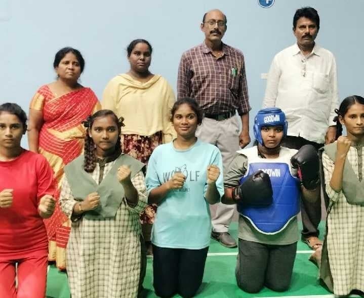 ఉషు రాష్ట్ర పోటీలకు ఇద్దరు విద్యార్థినులు - Udayam