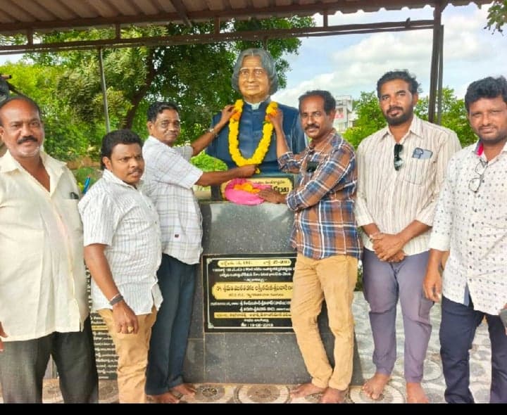 భీమడోలులో కలాం జయంతి వేడుకలు - Udayam