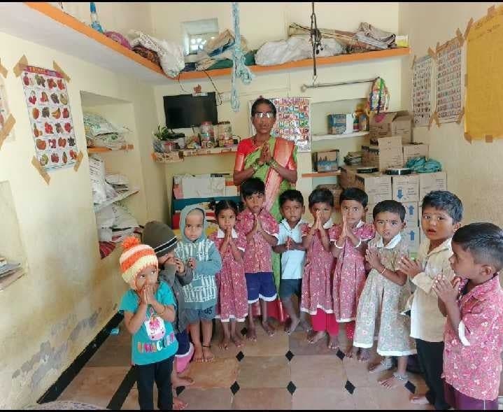 ఆయా లేక అంగన్వాడీ టీచర్కు అదనపు భారం - Udayam