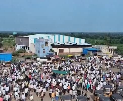 దసరాతో కిక్కిరిసిన మేకల బజార్ - Udayam