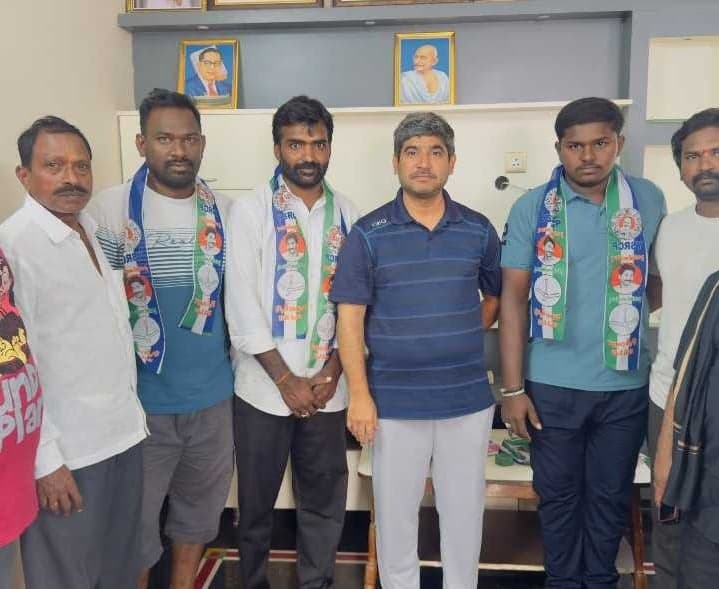 గిద్దలూరులో టీడీపీకి గుడ్బై.. వైసీపీలో చేరిక - Udayam