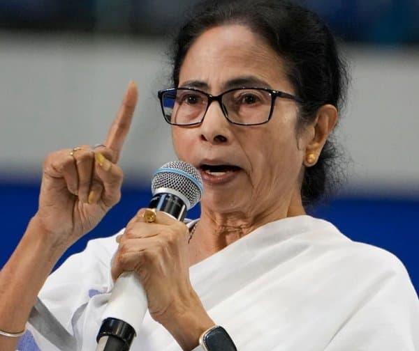 మమతకు చుక్కెదురు: కోర్టులో ఊహించని పరిణామం