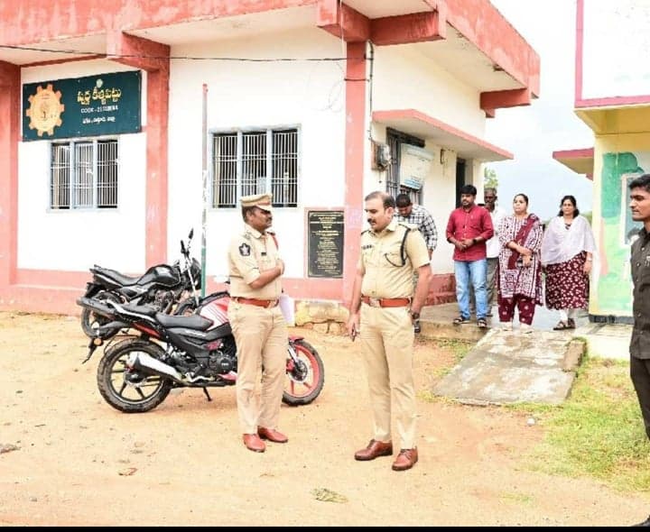నగరిలో పోలింగ్ కేంద్రాలను పరిశీలించిన SP - Udayam