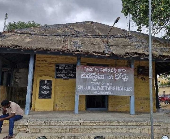 అప్పుల భారంతో మదనపల్లె వ్యాపారి ఐపీ - Udayam